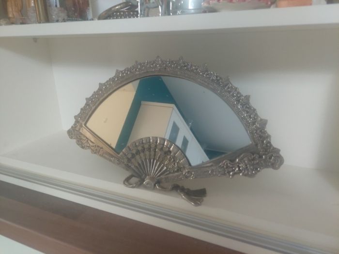 fan shaped mirror