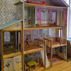 Large doll house