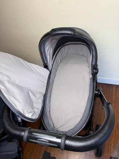 New condition Egg2 double or single pram