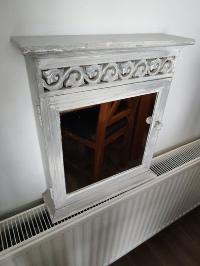 Cabin with mirror