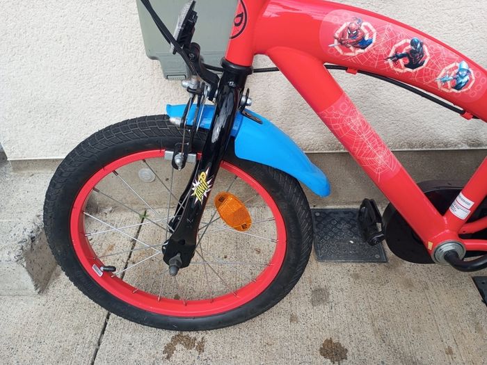 Kids spiderman bike size 16 inch wheels