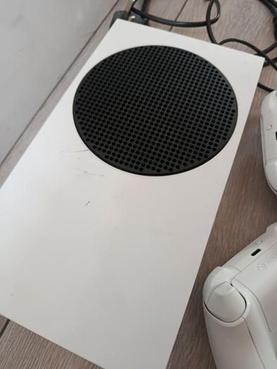 512GB Xbox Series S + 2 Official Controllers