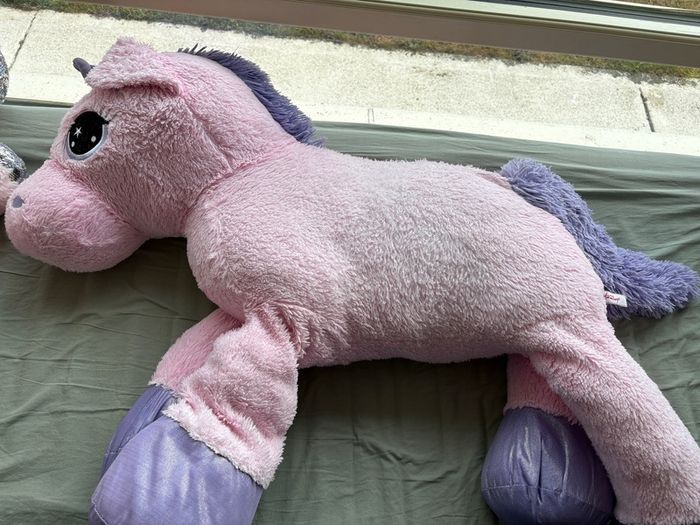 gigantic unicorn