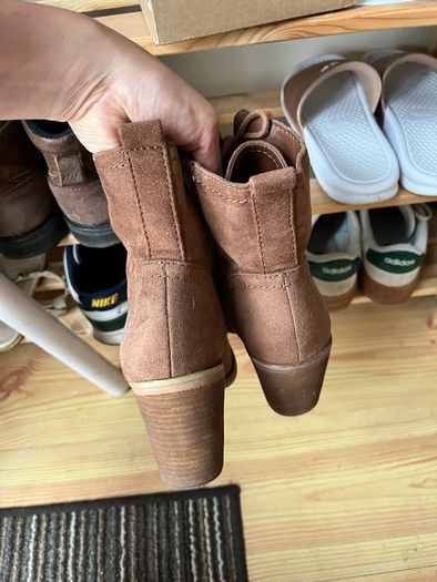 High Heeled Boots