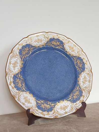 Vintage cabinet plate by Royal Doultot