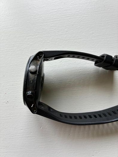 Garmin Forerunner 945, Cracked Screen but Fully Working, Maps + Music, Charger Included