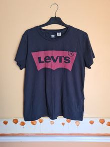 womens LEVIS Logo t shirt black and red Size Large