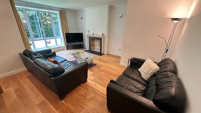 Black Leather 2 Seater Sofa Excellent Condition