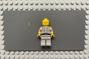 lego Star Wars sw0049 Lobot minifigure- Light Gray Uniform, Yellow Head