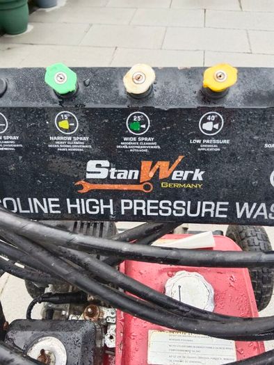 Stan Werk power washer 6.5 HP 2200 PSI in excellent working condition. Ready to use. 6 metres pressure washer hose with gun.