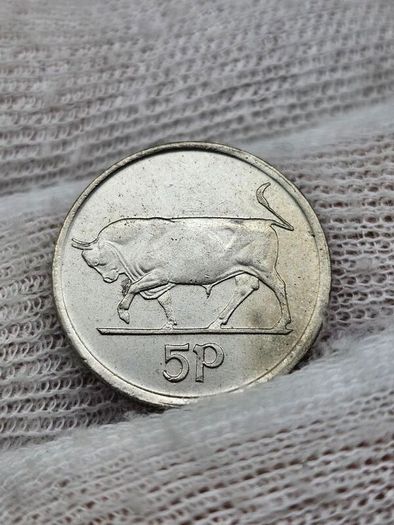 Ireland 1996 5p Mint Error Big Blob on the Leg