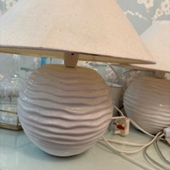 2 matching tablelamps