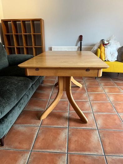 Free table 1.5 x 90m