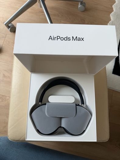 PRICE DROP AirPods Max with Smart Case Midnight USB-C