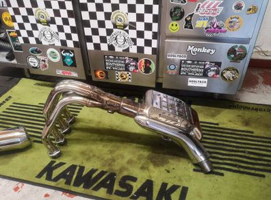 Kawasaki z900rs exhaust an seat