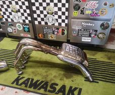 Kawasaki z900rs exhaust an seat
