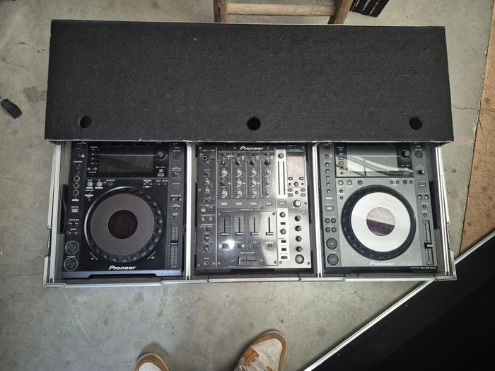 Cdj 900 Nexus X2 with flight case