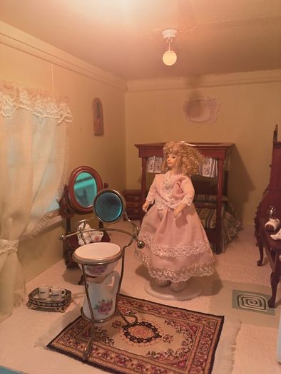 Stunning approx 140cm high 4 story extra large Georgian dolls house with contents, servants quarters and separate garage