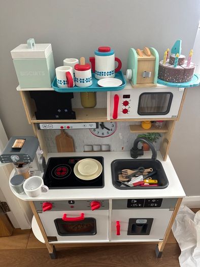 Kitchen and all appliances