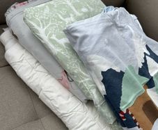 Toddler cot duvet + 3 sets of covers