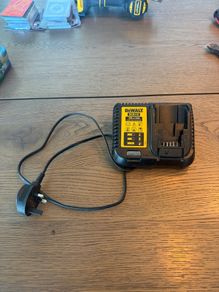 Dewalt DCB115 Charger