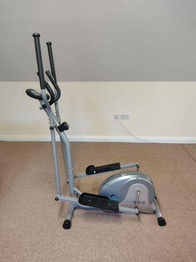 Cross Trainer / Exercise Machine