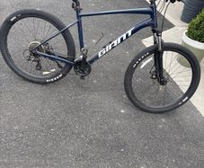 GIANT mountain bike
