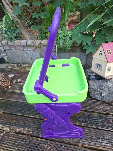 Crayola stand