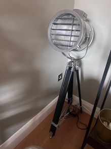 Tri-pod Spotlight