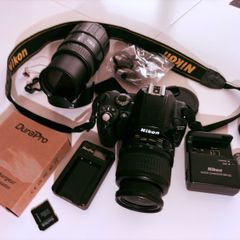Nikon D40 (plus extras)