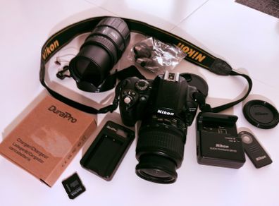 Nikon D40 (plus extras)
