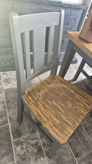 Dining table and chairs set