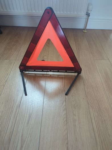 Free warning Triangle for road users