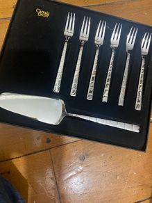dessert forks and cake slice
