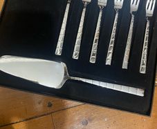 dessert forks and cake slice