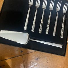 dessert forks and cake slice