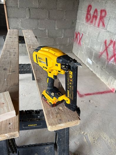 Dewalt 18g Pin Gun