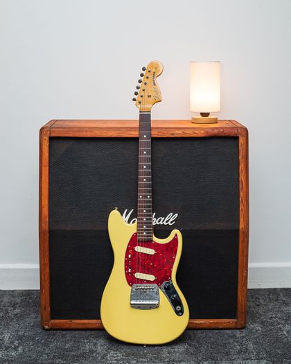 Fender Mustang MG69-55 1992-1993 - Faded Yellow White