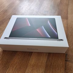Macbook Pro box