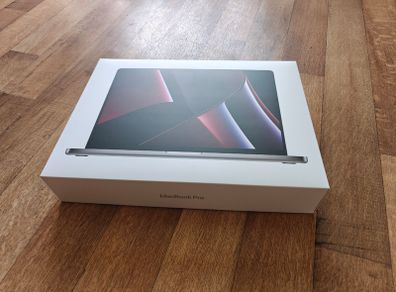 Macbook Pro box