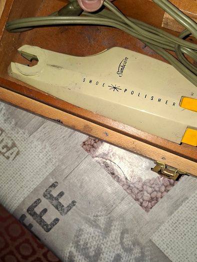 2 Vintage mid-20th-century Electric Shoe Polisher Kit Housed in a Wooden Storage Box. Postage Available or Collection PRICE IS FOR 1 ONLY