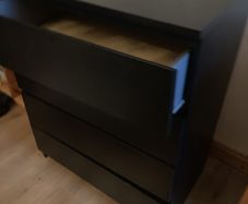 chest of drawers
