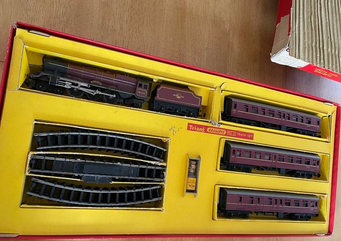 1950s Triang Railways RS.2 Electric Model Railway set + EXTRAS