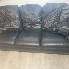 Immaculate Condition Leather couch 3 seater & 2 Leather Arm Chairs