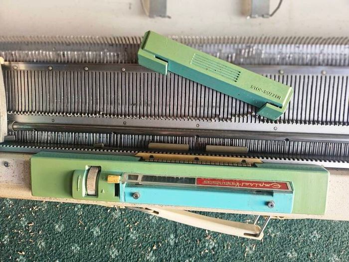 knitting machine