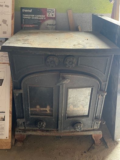 Solid fuel Cast iron stove
