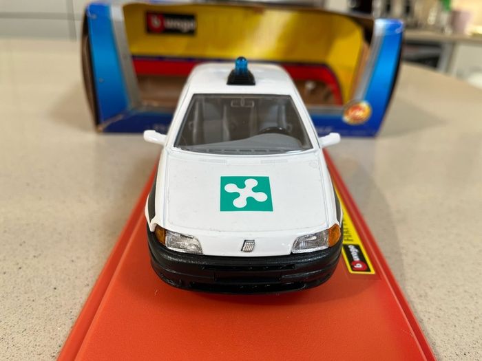 Fiat Punto Police 1/24 Burago