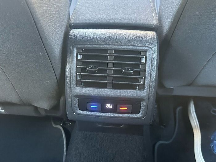 Volkswagen Golf (2021) 1.5 eTSI Style - Automatic