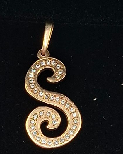 9ct yellow S pendant