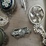 Vintage and antique silver brooches Image 8